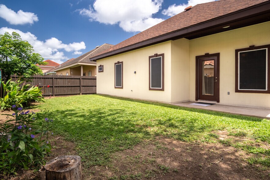 Building Photo - 3316 Zoe Ave