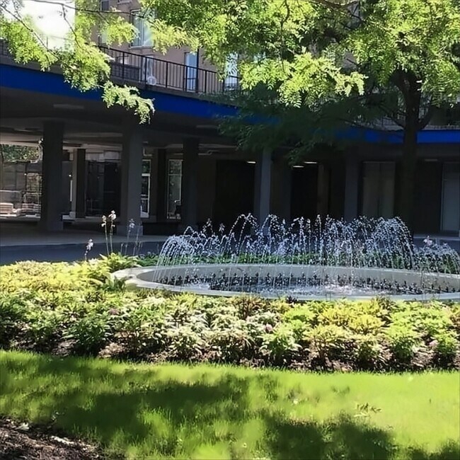 Building Photo - 77 Pond Ave