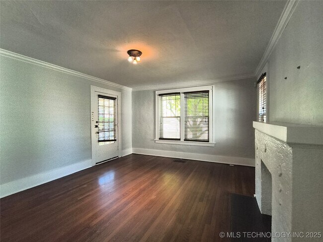 Building Photo - 2124 E 17th Pl