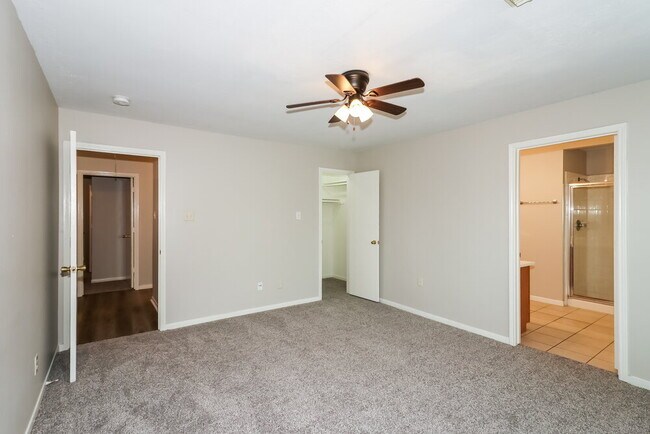 Building Photo - 18326 Forest Dew Dr