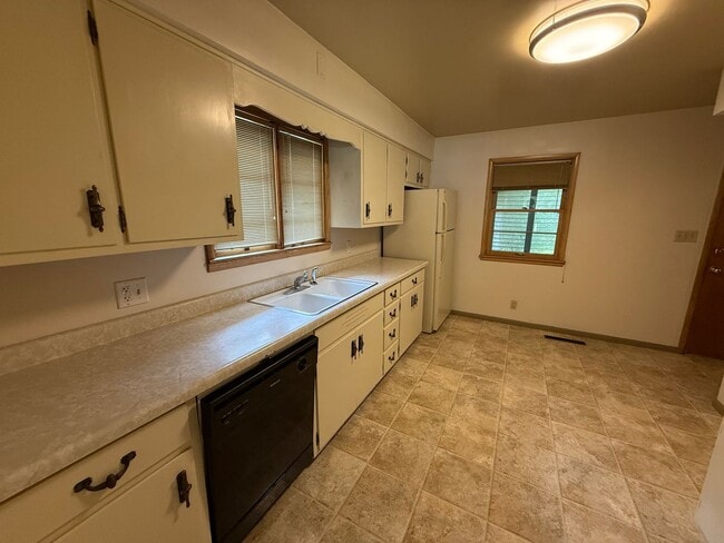 Building Photo - 3 Bedroom House Close to Ross-Ade and Mackey