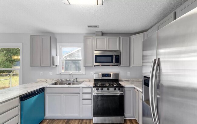 Building Photo - 2456 Saddleridge Dr