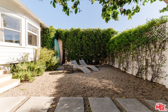 Building Photo - 1163 Nelrose Ave