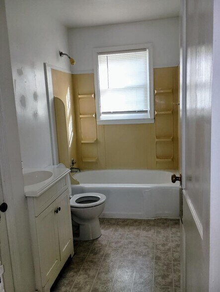 Building Photo - 912 Bolling Ave