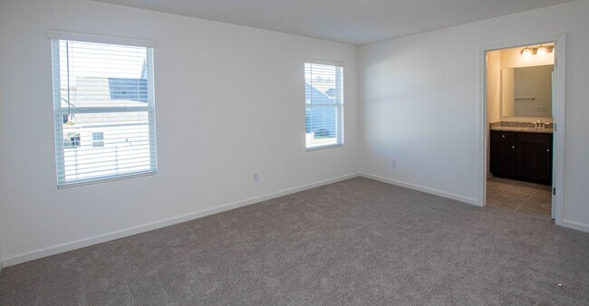 Building Photo - BEAUTIFUL 3BD/2.5BTH Townhome - Belmont - AUGUST 2026 MOVE IN