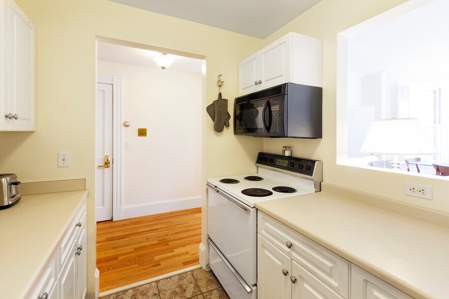 Building Photo - 387 Commonwealth Ave