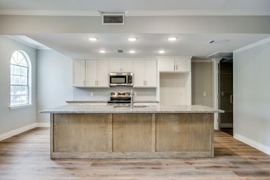 Building Photo - 5325 Bent Tree Forest Dr