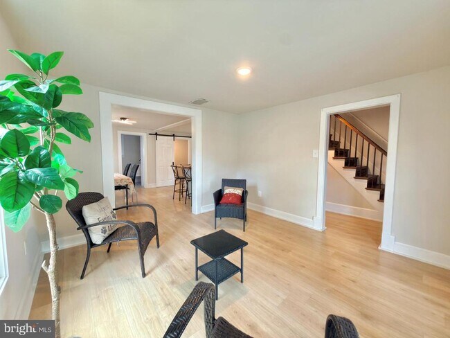 Building Photo - 553 Highland Ave