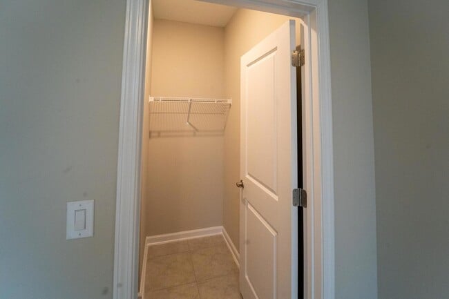 Building Photo - 298 Modesto Dr