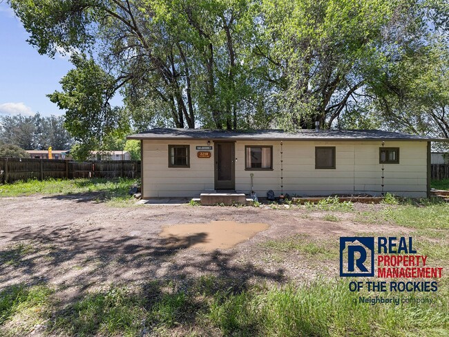 Building Photo - 2 Bed, 2 Bath with Yard, Parking & Laundry – Pet Friendly