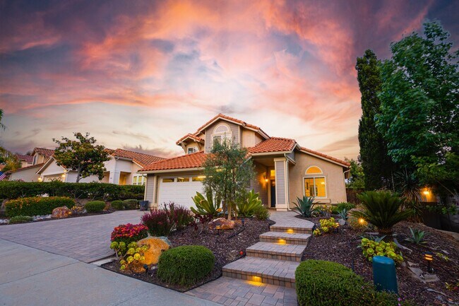 Building Photo - Exceptional Escondido Living — 4 Bed | 3 B...