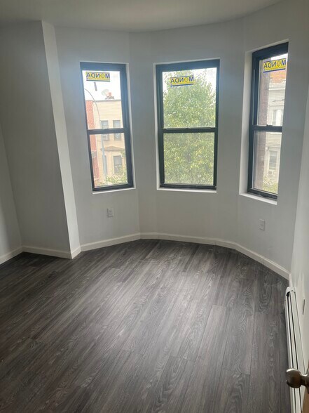 Building Photo - 364 52nd St