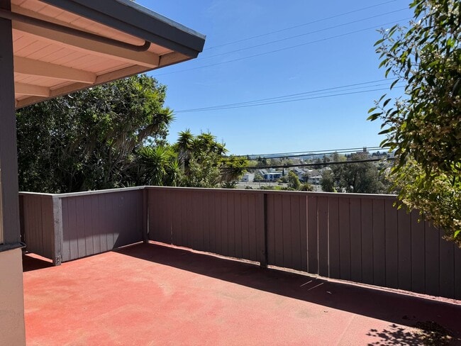 Building Photo - Stunning 2-bedroom, 1.5-bath Modern home in Vallejo with bountiful water views & walking distance...