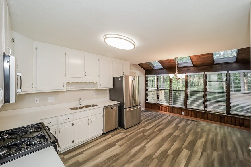 Building Photo - 6824 Creekwood Dr