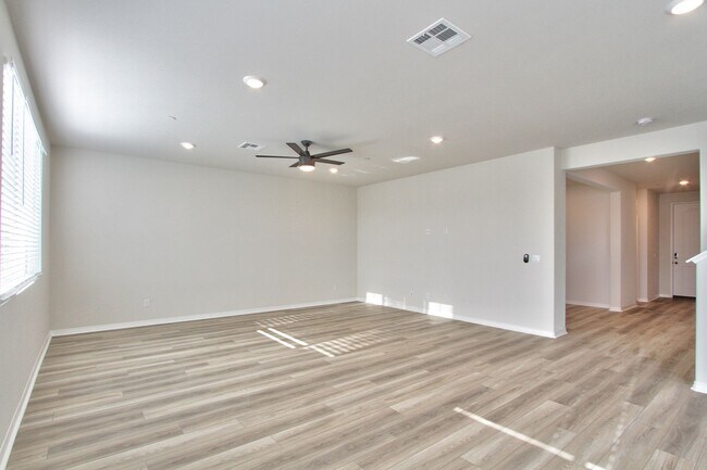 Building Photo - 5 BEDROOMS SOLAR AUDIE MURPHY RANCH