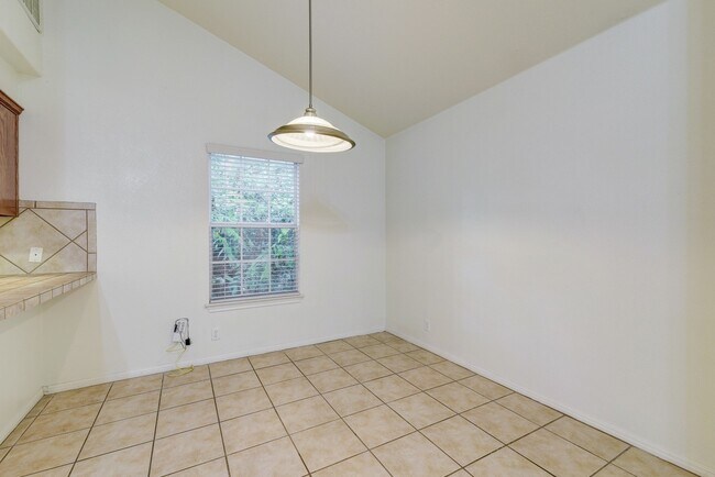Building Photo - 106 E 46th St