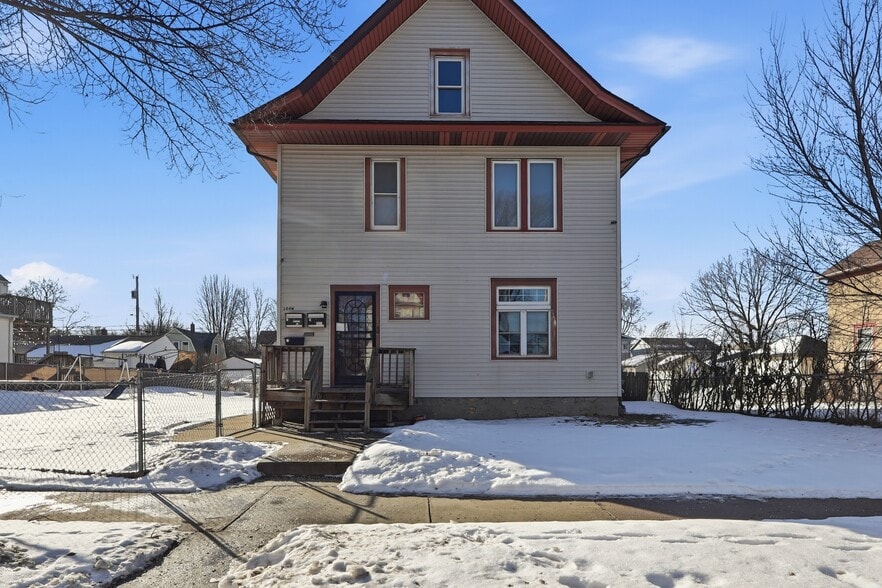 Building Photo - 104 Jessamine Ave W