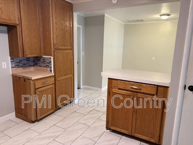 Building Photo - 4357 S Rockford Pl