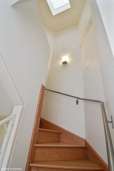 Building Photo - 2734 N Lincoln Ave