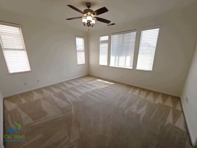 Building Photo - $5295 - 2 Story, 4 bed - 2 Bath Home in se...