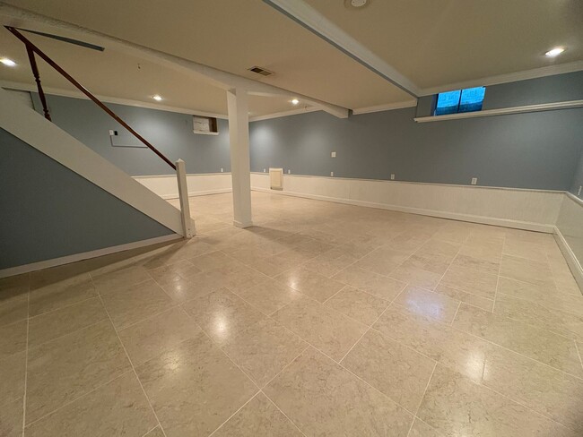 Building Photo - 4 Bedroom Single Family Home Available in ...