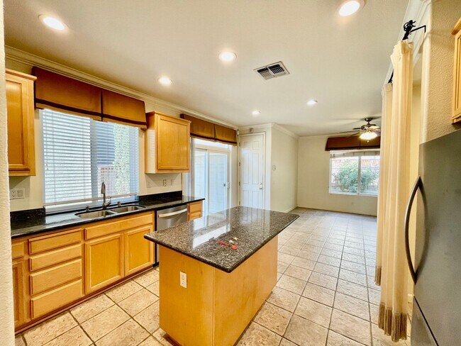 Building Photo - Perfect Shape Pleasanton Single Family Home