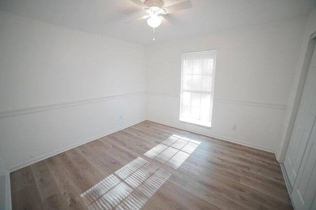 Building Photo - 8609 Kingston Ct