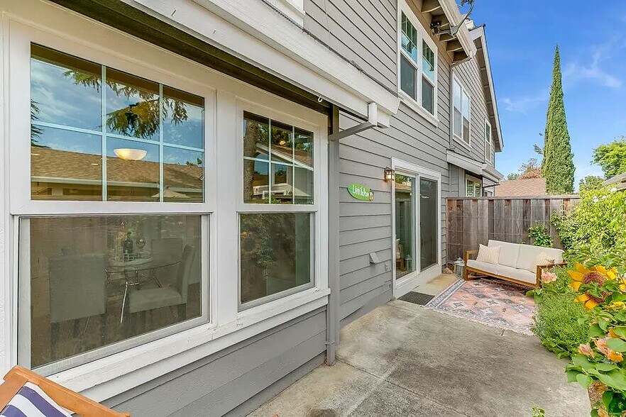 Building Photo - 117 E Rincon Ave