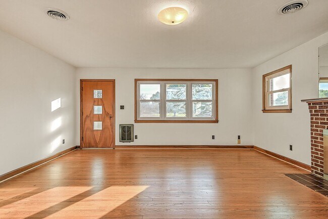 Building Photo - 210 Mt Bethel Rd