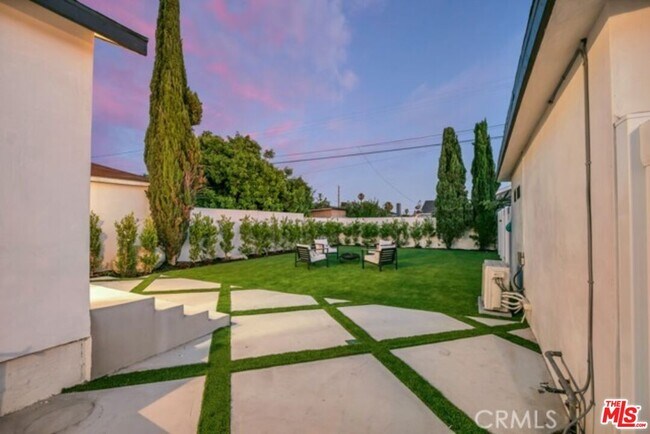 Building Photo - 11912 Elkwood St