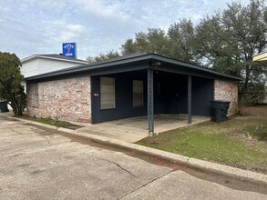 Building Photo - Cute Two Bedroom Townhouse in Bossier
