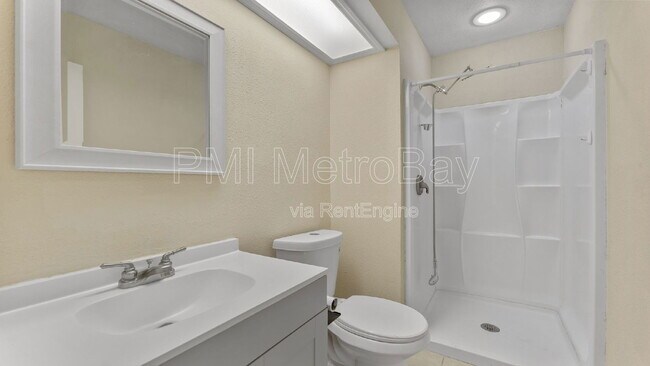 Building Photo - 309 W South Ave