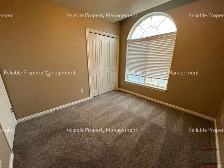 Building Photo - 411 N 4200 E