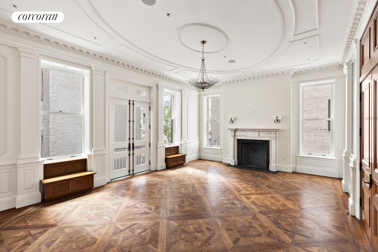 Building Photo - 4 E 64th St