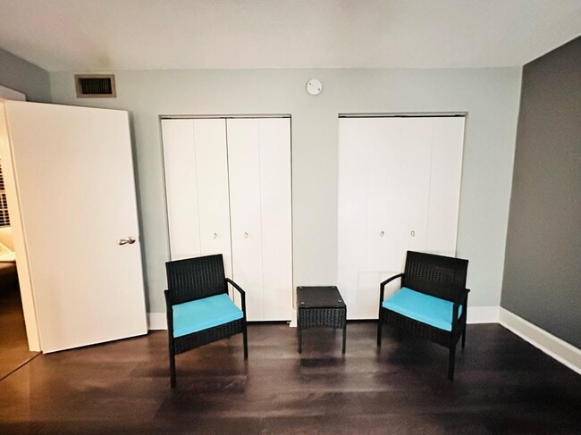 Building Photo - 2424 NE 9th St