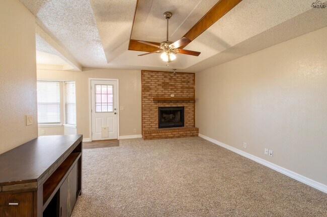 Building Photo - 505 W Coleman Ave