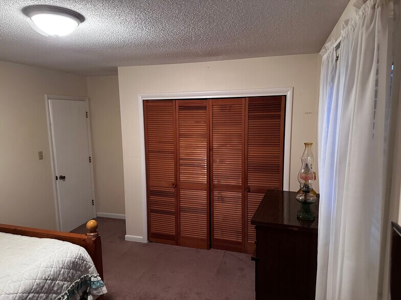 Building Photo - 3540 Wandering Ln NE