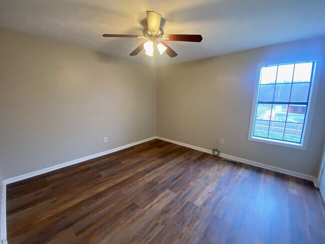 Building Photo - 601 Stratford Dr