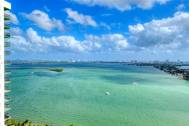 Building Photo - 1750 N Bayshore Dr