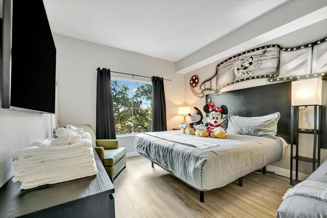 Building Photo - 8303 Palm Pkwy