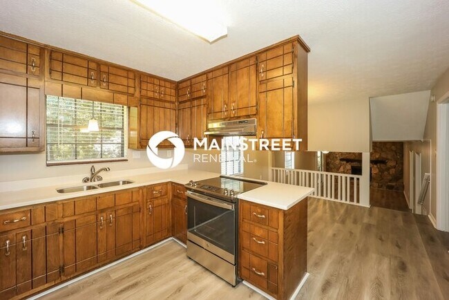 Building Photo - 4 Bedroom Pet-Friendly Home in MORROW, GA with Main Street Renewal