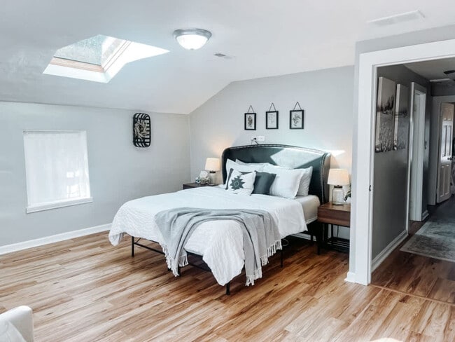 Building Photo - 367 S Rocky River Dr