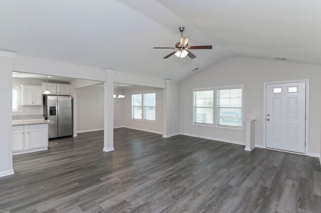 Building Photo - Beautiful Home for Rent in Elgin's Walnut ...