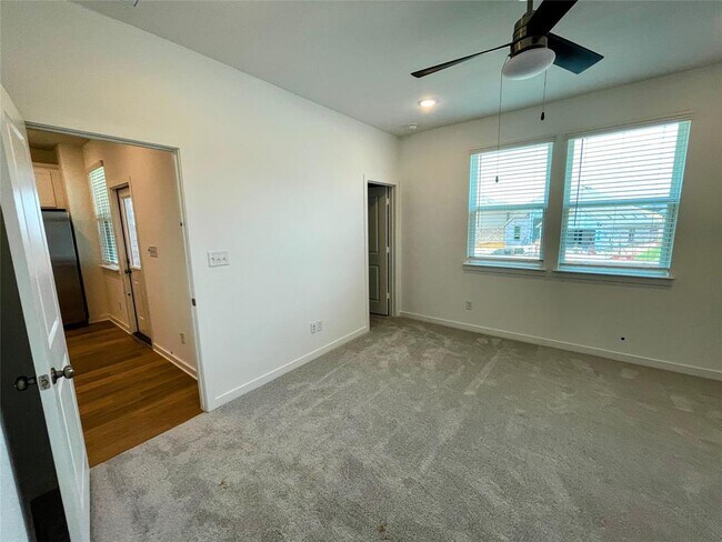 Building Photo - 173 Golden Bell Wy