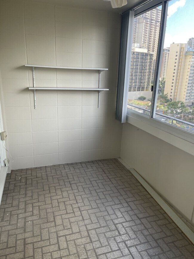 Building Photo - 425 Ena Rd