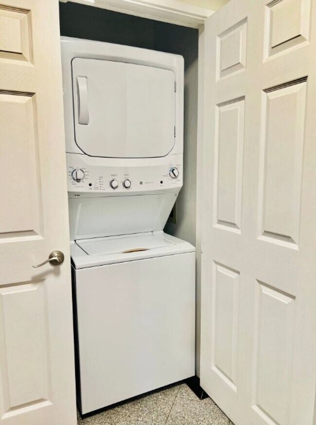 Building Photo - Spacious 2BR/2BA Condo with Garden View – Steps from the Ocean