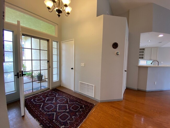 Building Photo - Beautiful Single Story Home in Shadow-Ridge!