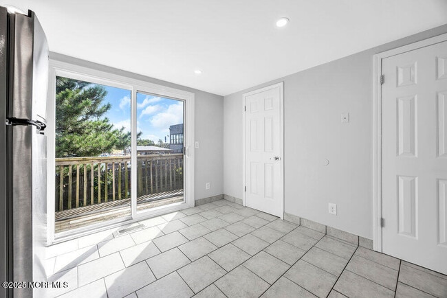 Building Photo - 35 Beachway Ave