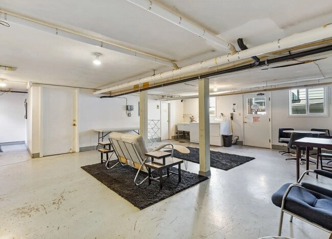 Building Photo - Amazing West Hills Condo! W/S/G + Heat inc...
