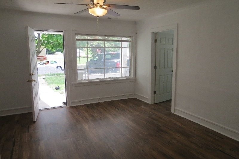 Building Photo - 203 S Maple St